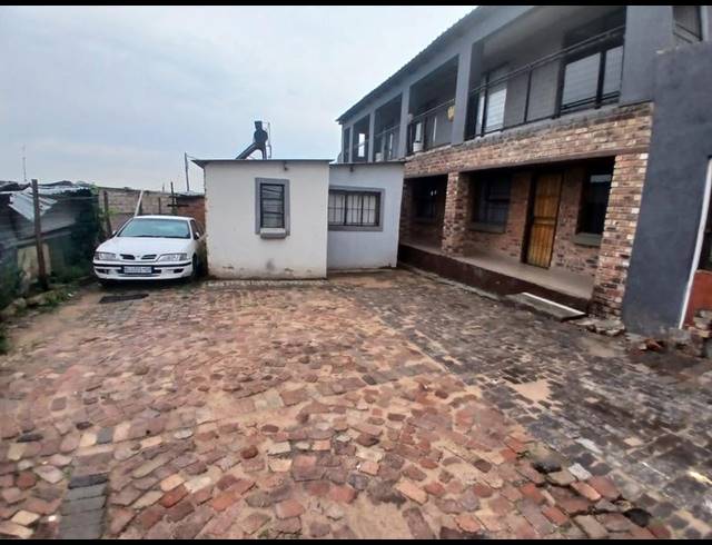 8 BEDROOM HOUSE FOR SALE IN OLIEVENHOUTBOSCH